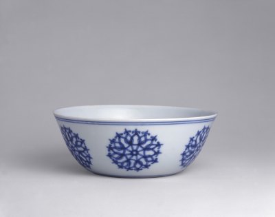 图片[1]-Blue and white ball pattern bowl with feet-China Archive